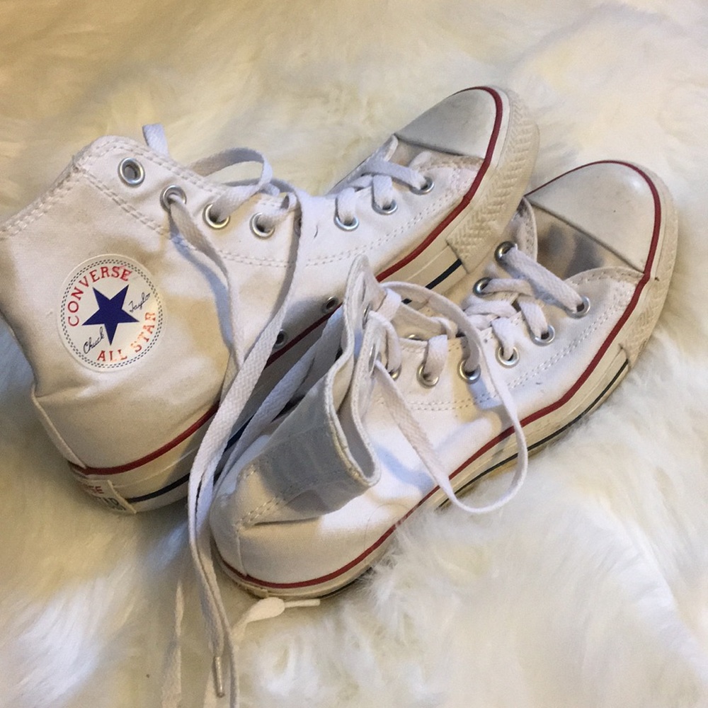 Size 7 (men's) or 9 (women's)